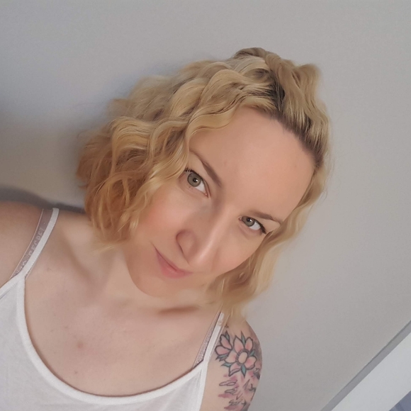 Meet your Posher, Laura - Picture 5 of 5